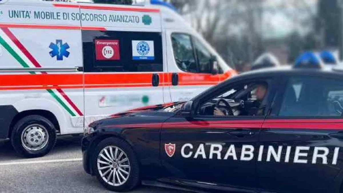 Giallo a Manciano, 35enne trovato morto in un palazzo: era seminudo e bagnato, spariti soldi e telefono