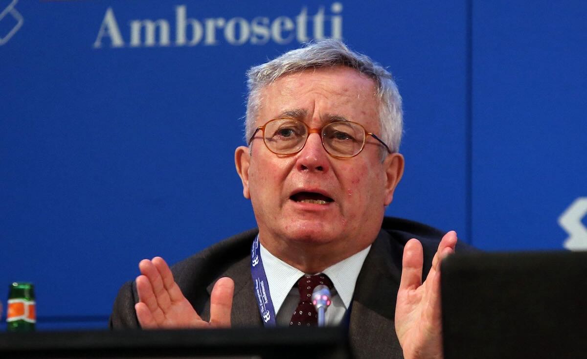 Torna Giulio Tremonti e spaventa tutti: siamo all’autunno democratico. Per l’economista «fra pochi anni» non ci saranno più pensioni e sanità per tutti