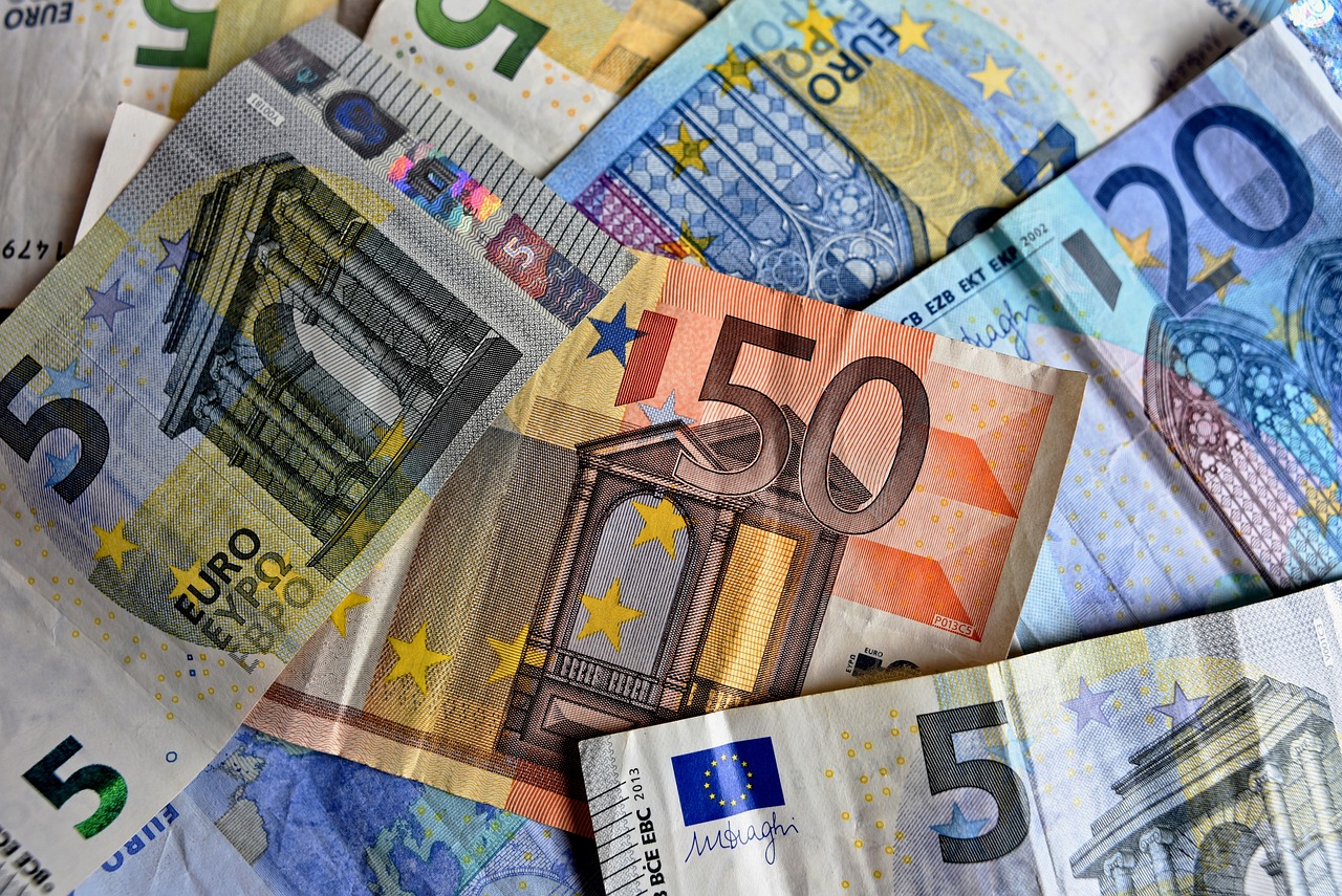 Stipendi più alti, fino a 1400 euro in più in busta paga: cosa potrebbe cambiare con la manovra e per chi