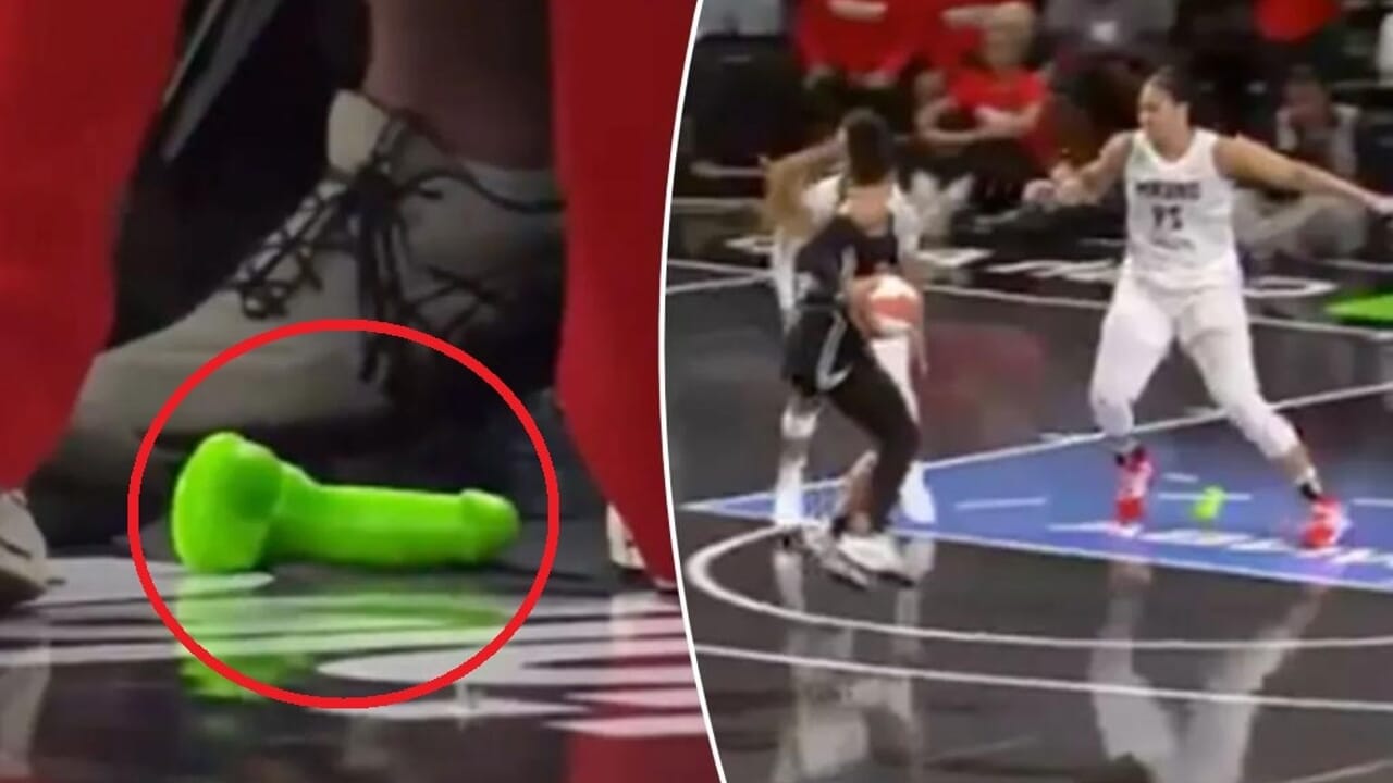 Peni finti gettati in campo durante le gare di basket femminile: c'è un arresto