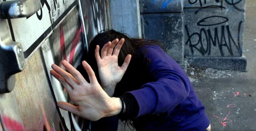 Oristano, presunti abusi su 12enne figlia della ex moglie: arrestato 41enne