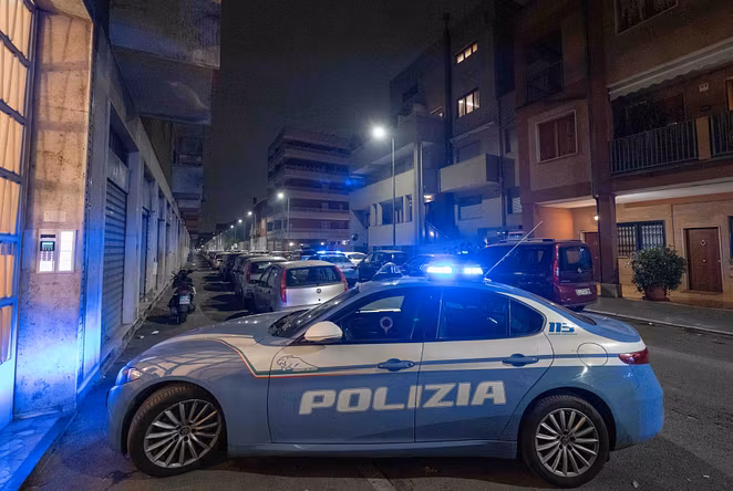 Milano, lite in casa: uomo uccide a coltellate una 29enne e tenta il suicidio