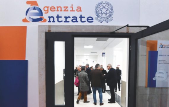 I nuovi dati sull’evasione fiscale: nel 2022 torna sopra i 100 miliardi, cresce il nero su affitti e imprese. Per gli autonomi gap del 60%