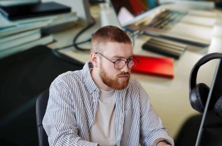 Allarme privacy: una nota azienda userà i tuoi dati per addestrare l’AI, ma puoi bloccarla così