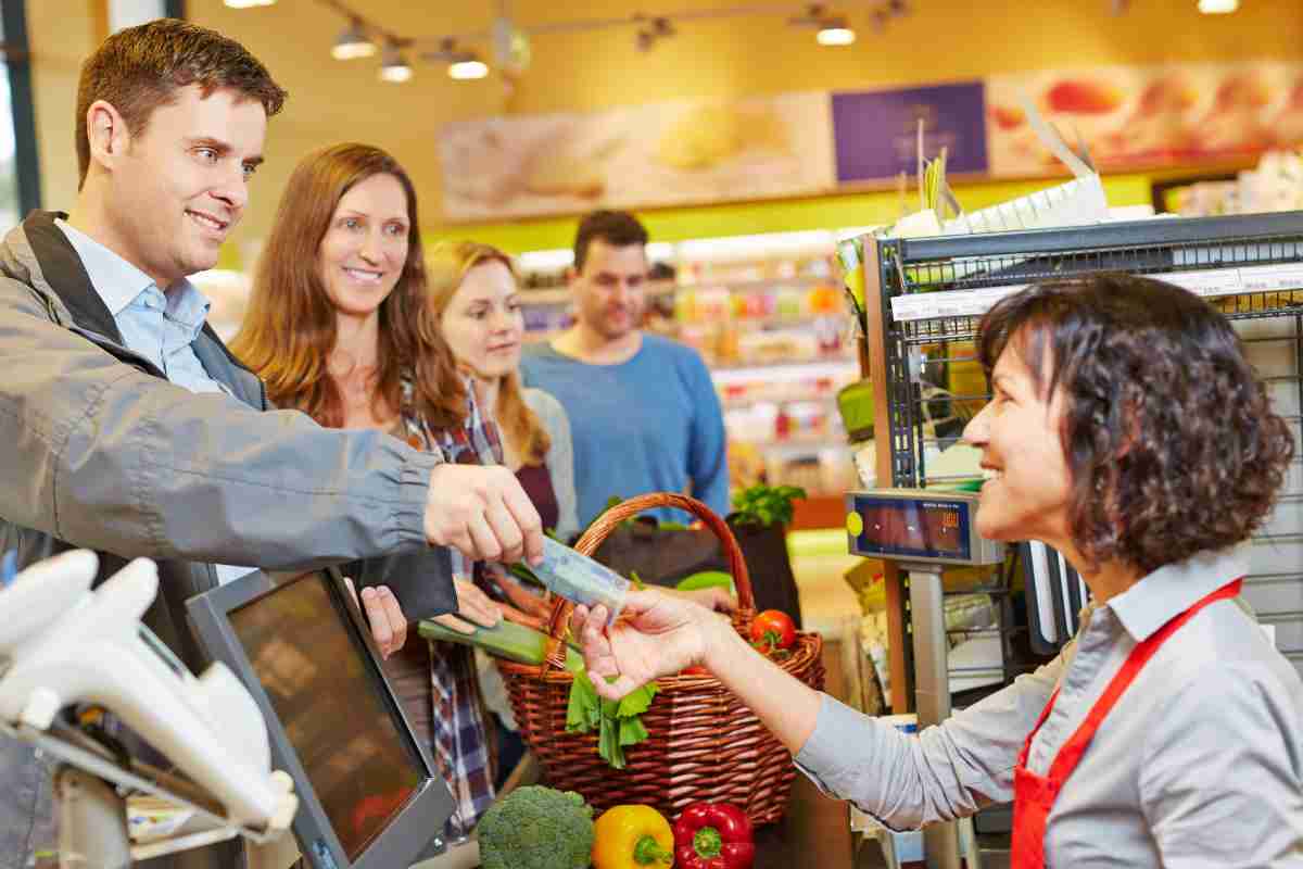 Spesa al supermercato, occhio allo scontrino: questa scritta ti garantisce un rimborso immediato