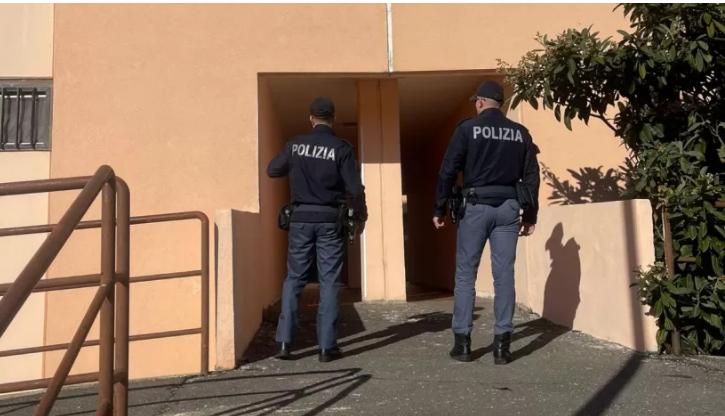 Tragedia di Acilia, parla la barista che ha chiamato i soccorsi: "Il compagno svegliato a martellate"