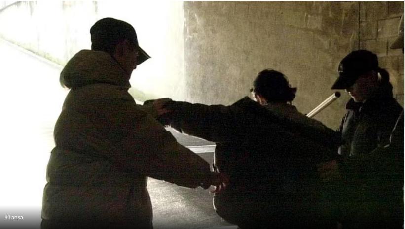 Coltelli e catene, in 10 anni raddoppiate le denunce per porto di armi improprie tra i giovani