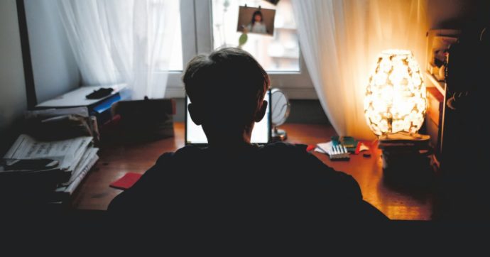 “Pagavano per vedere abusi in diretta on line su bambini”: due arresti. Tra gli indagati un ex consigliere comunale di Brescia