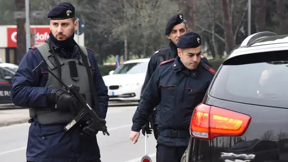 Aggressione a colpi di katana. Fugge al posto di blocco. Arrestato per tentato omicidio