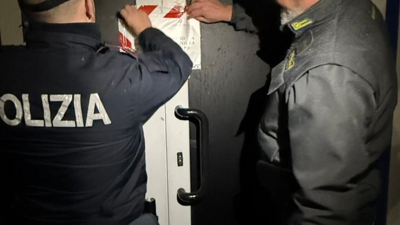Perugia, blitz di polizia e finanza: locale sequestrato e titolare denunciato