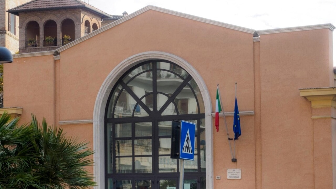 Molestie su minore alla stazione dei bus, anziano sotto processo