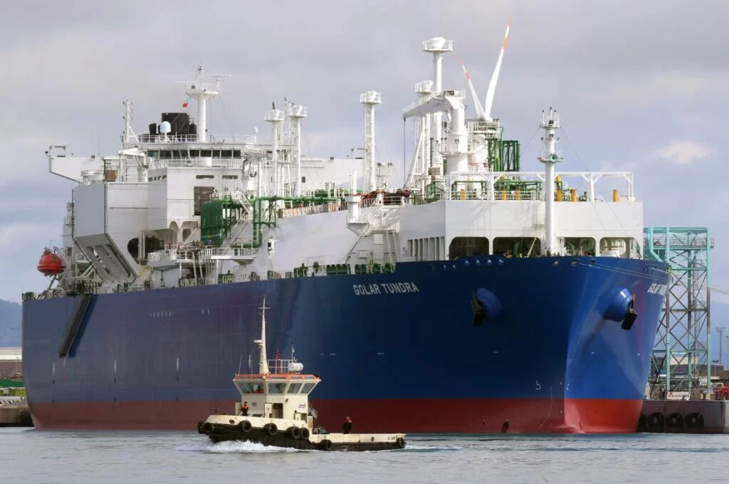 Colpo di mano del governo: il rigassificatore rimane a Piombino