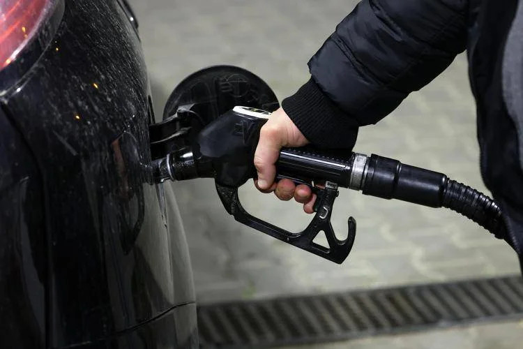 Carburanti, prezzo di benzina e diesel in rialzo: gasolio oltre i 2 euro