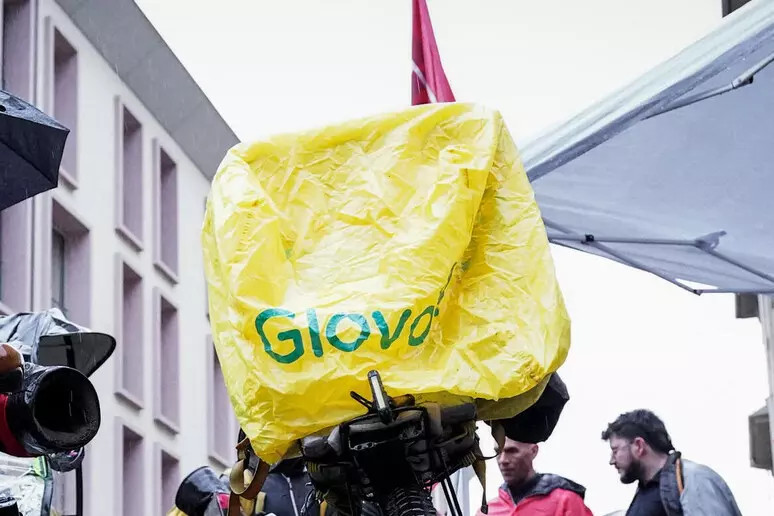 L'Antitrust avvia un'istruttoria su Glovo e Deliveroo